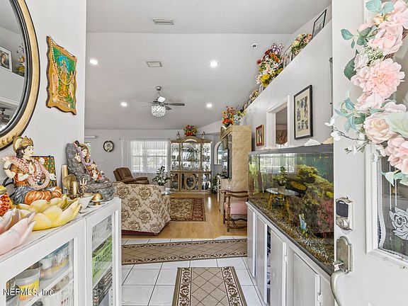 3rd image of 13 RAINBUSH Place
