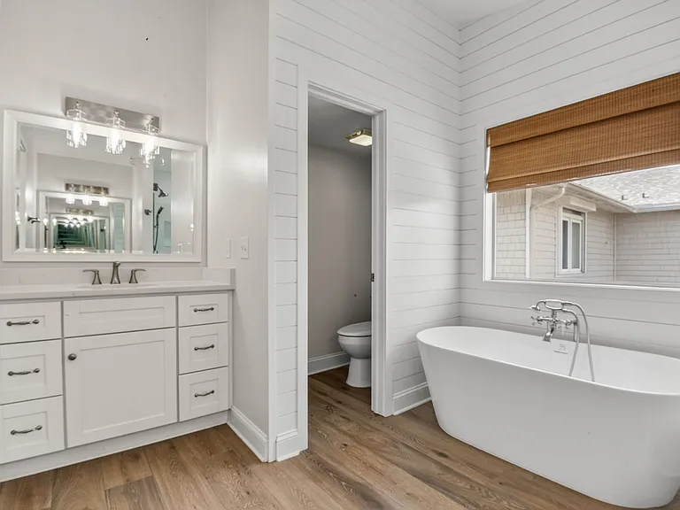 1766 Beach Ave — Photo 40