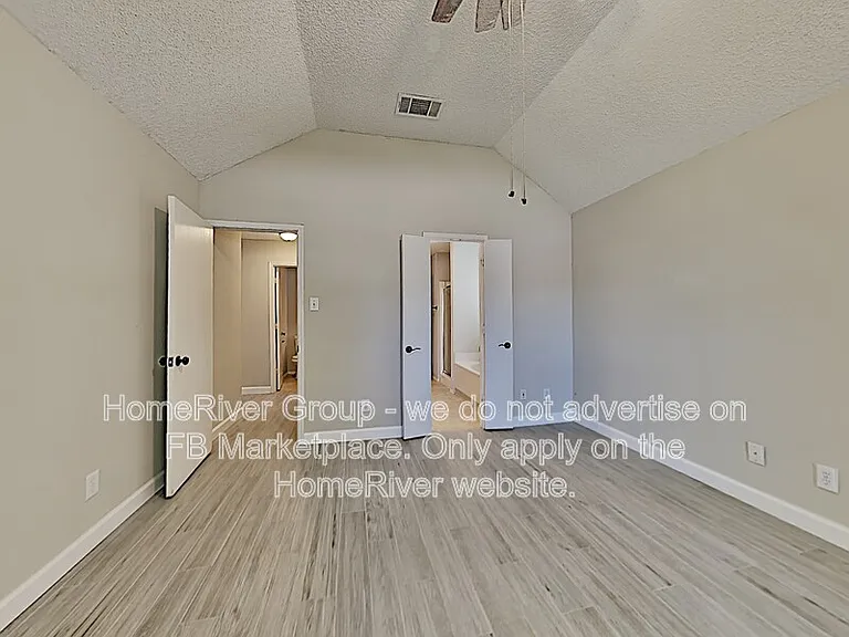 2115 Camelot Dr — Photo 7