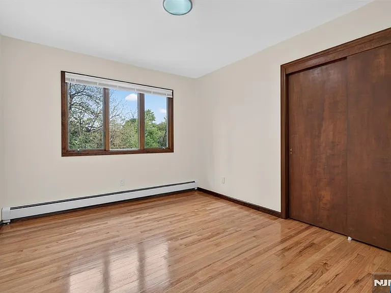 97 Sipp Ave — Photo 10