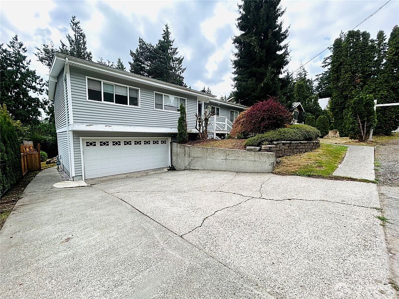 2nd image of 10231 NE 24th Street