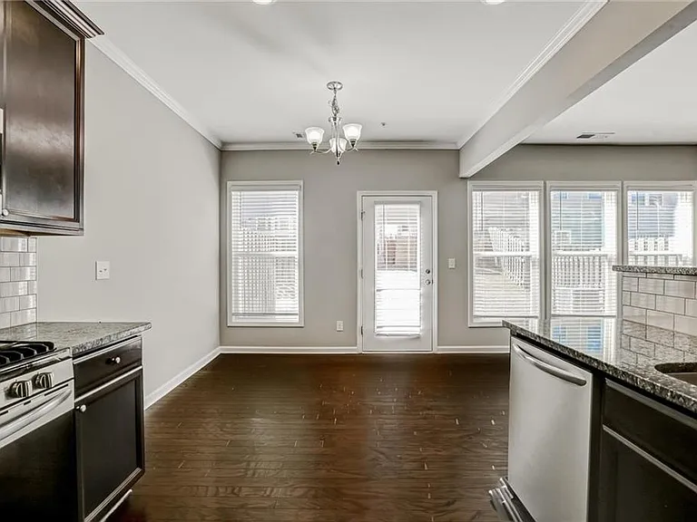 1237 Foxcroft Ln E — Photo 18