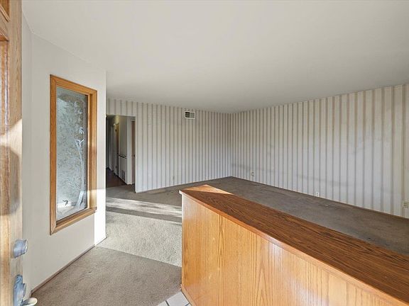 4th image of 411 Radcliffe Dr