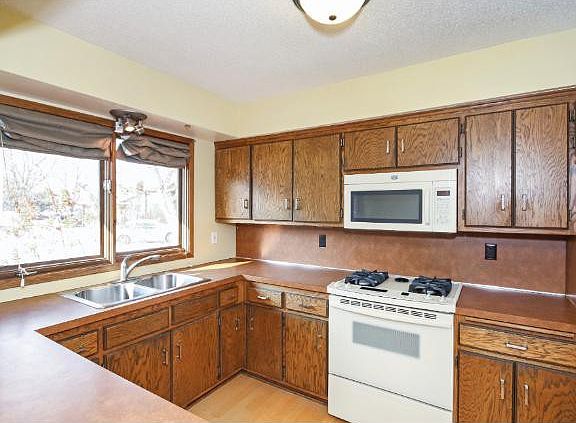 5th image of 1691 Camelot Ln NE