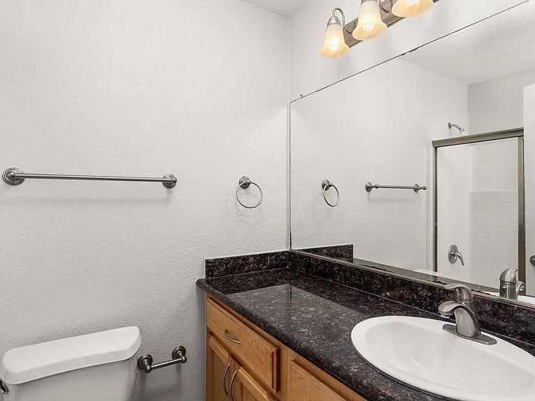 Park Plaza Apartments — Photo 14
