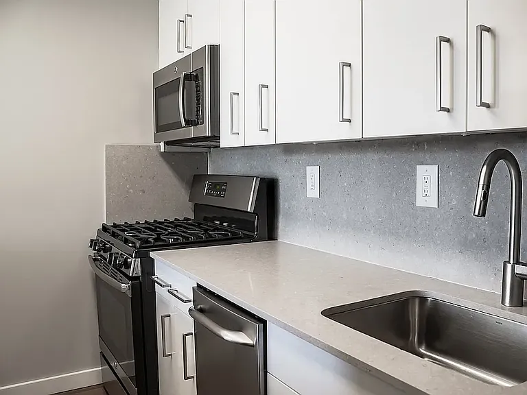 480 2nd Ave #20B — Photo 2