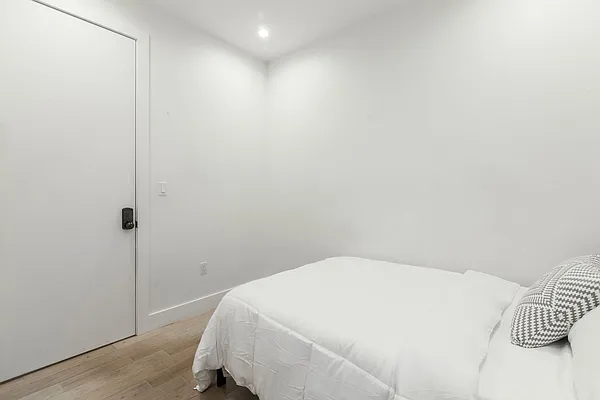 Rented by Sher Management | media 56