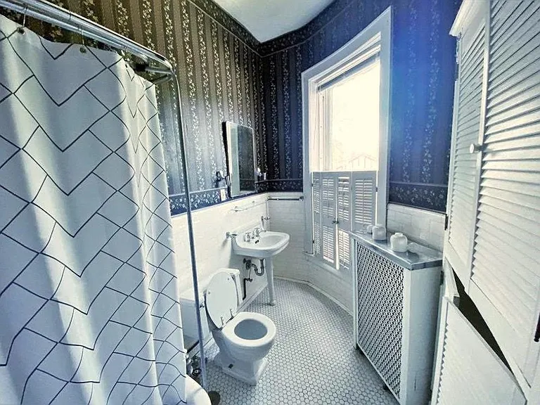 814 Center Ave #C — Photo 9