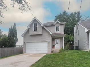 107 Hammond Ave, Wauconda, IL 60084