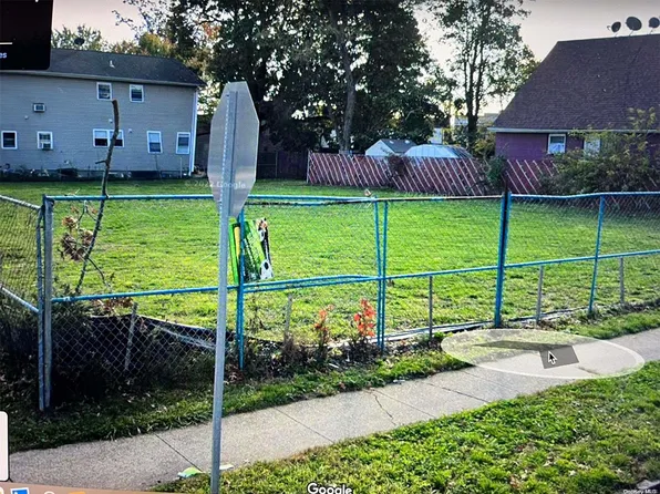 157 Broadway, Westbury, NY 11590