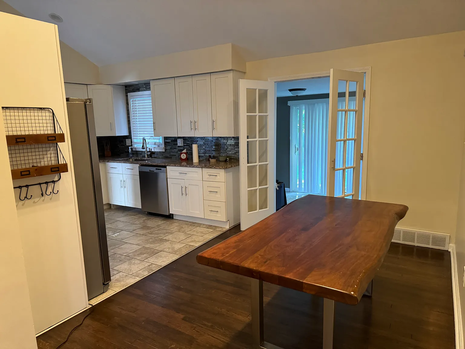 3 bed, 1.5 bath, 1330 sqft, $2,500 — Photo 1