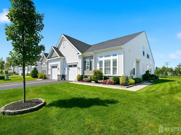 83 Starlight Dr, Monroe Township, NJ 08831