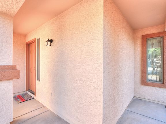 3rd image of 821 W Cholla St
