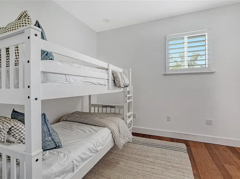 425 McKinley Dr — Photo 46