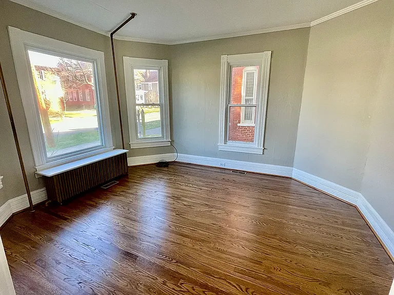 215 E Prospect St — Photo 18