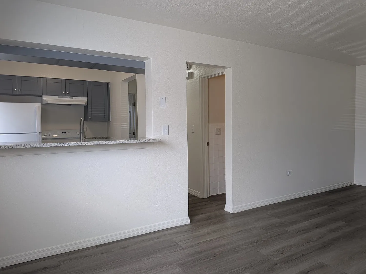 2 bed, 820 sqft, $1,800 — Photo 2