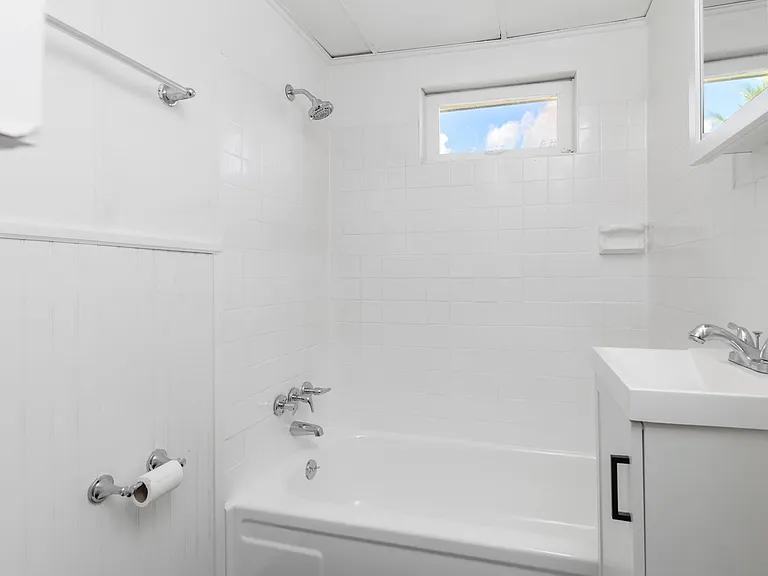 204 Conniston Rd #UPSTAIRS — Photo 9