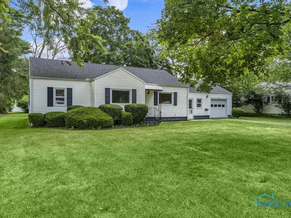 915 Hickory St, Perrysburg, OH 43551