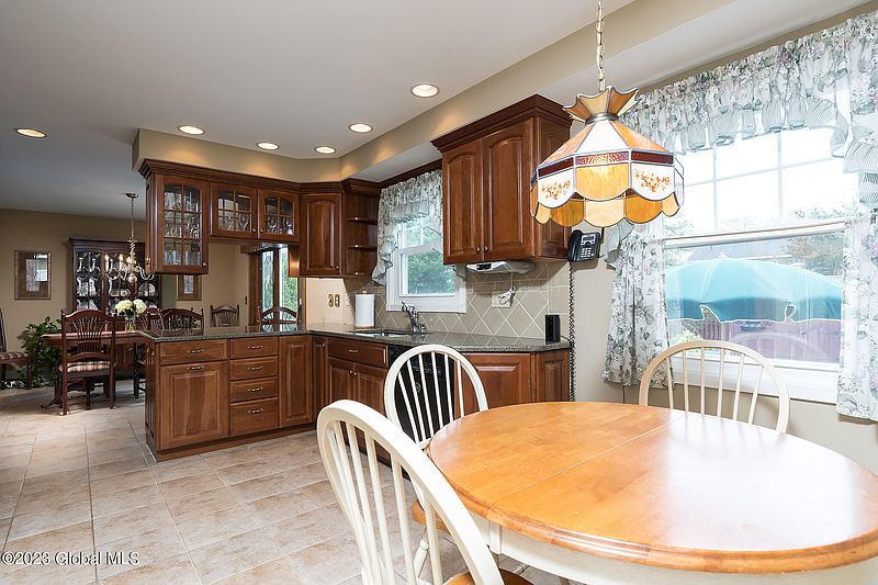 3rd image of 17 Woodridge Street