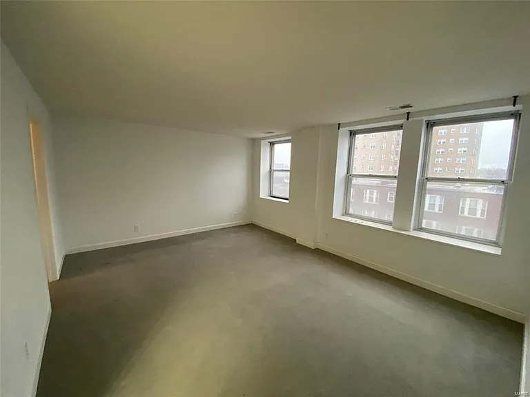 5330 Pershing Ave #606 — Photo 15