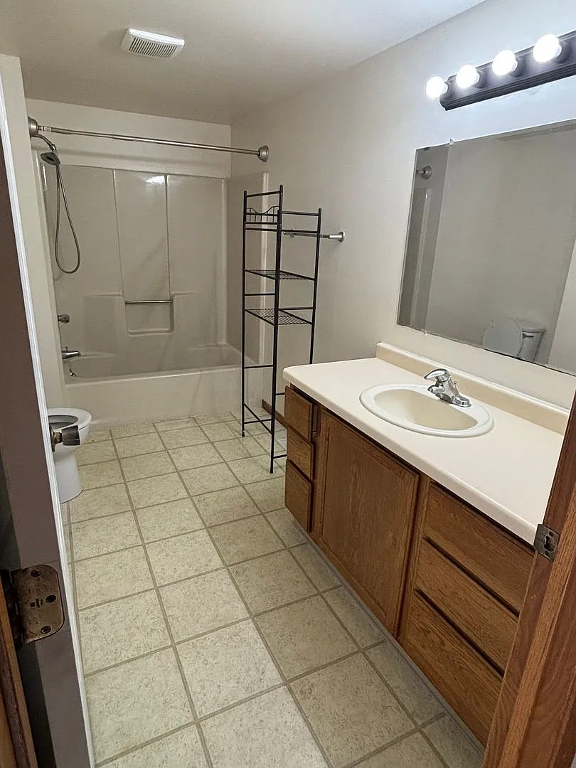 1022 Main Street Apartments, LLC — Photo 2