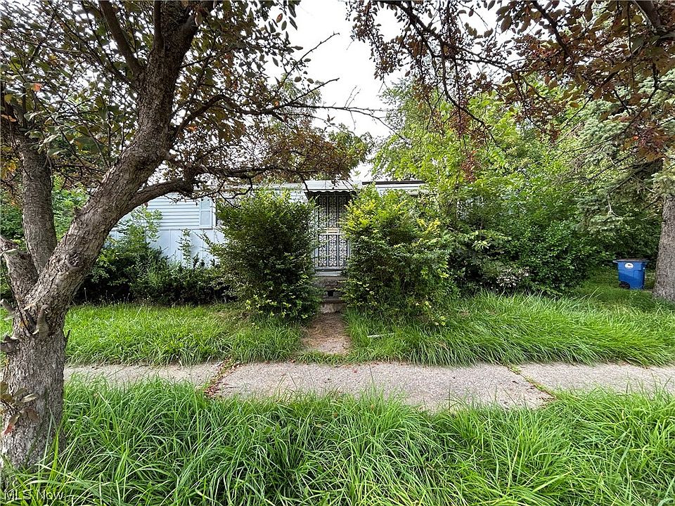 1st image of 16591 Meadowvale Ave