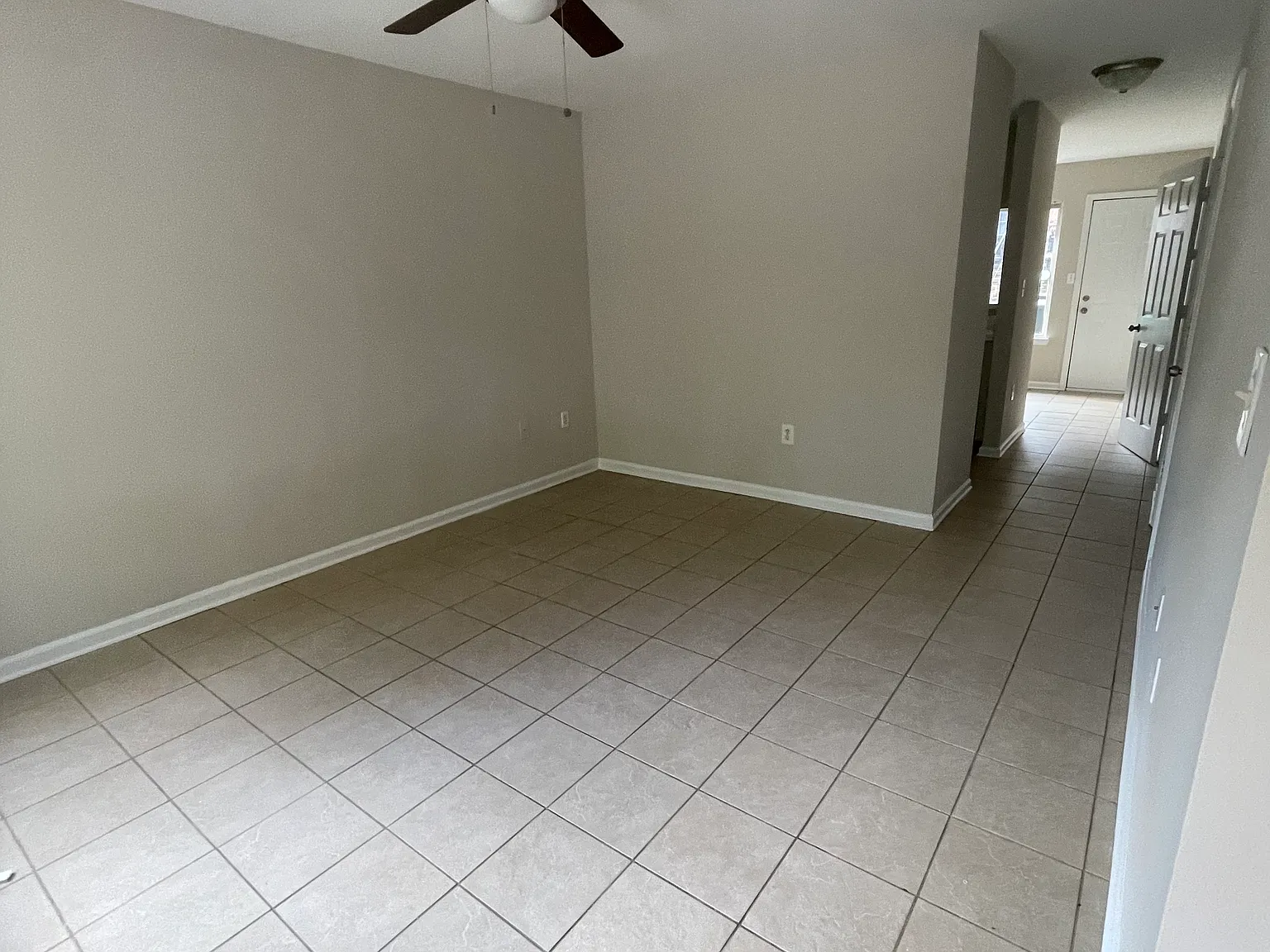 2 bed, 1.5 bath, 1000 sqft, $1,300 — Photo 2