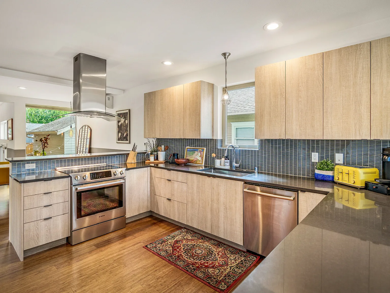 3 bed, 2.5 bath, 2177 sqft, $4,595 — Photo 4