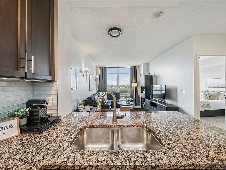 9245 Jane St #902 — Photo 5