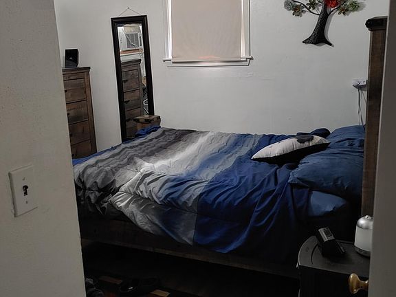 5th image of 105 E 21st St