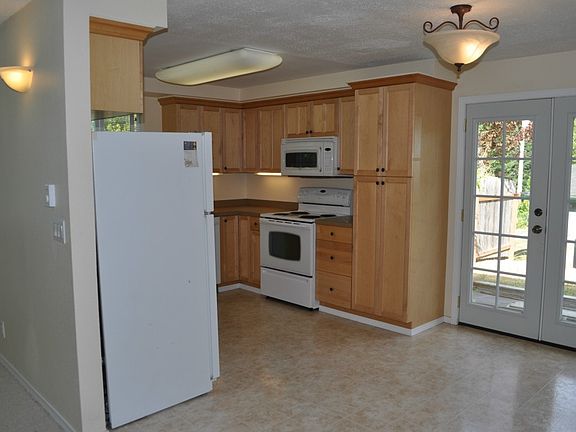 4th image of 6455 NE Nelson St