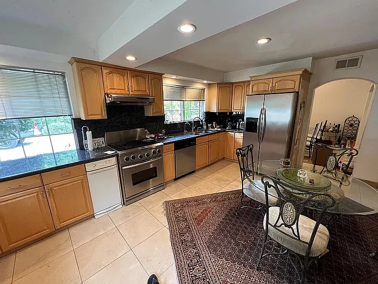 352 West Rd — Photo 4