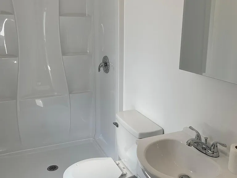 547 Farnsworth Ave — Photo 2