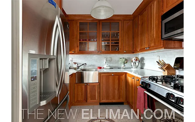 Sold by Douglas Elliman | media 19