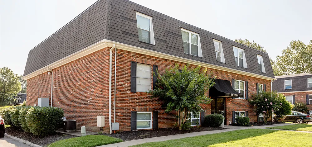 Riviera Apartments — Photo 4
