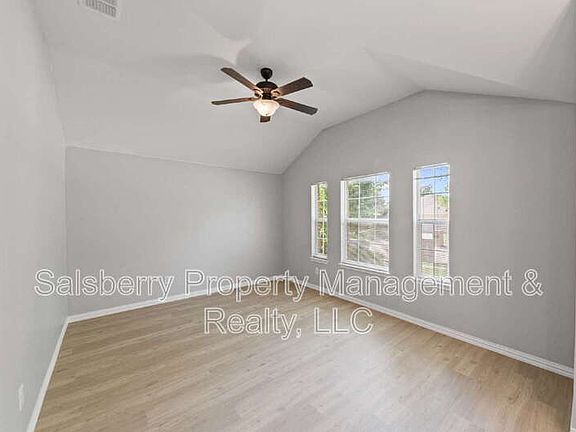 4th image of 1032 Salt Creek Trl