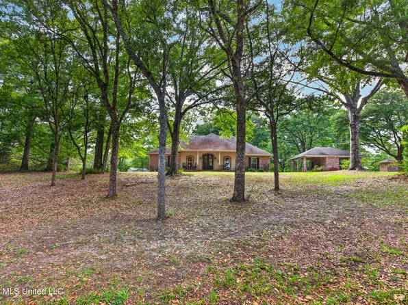 16123 Lake Dr W, Vancleave, MS 39565