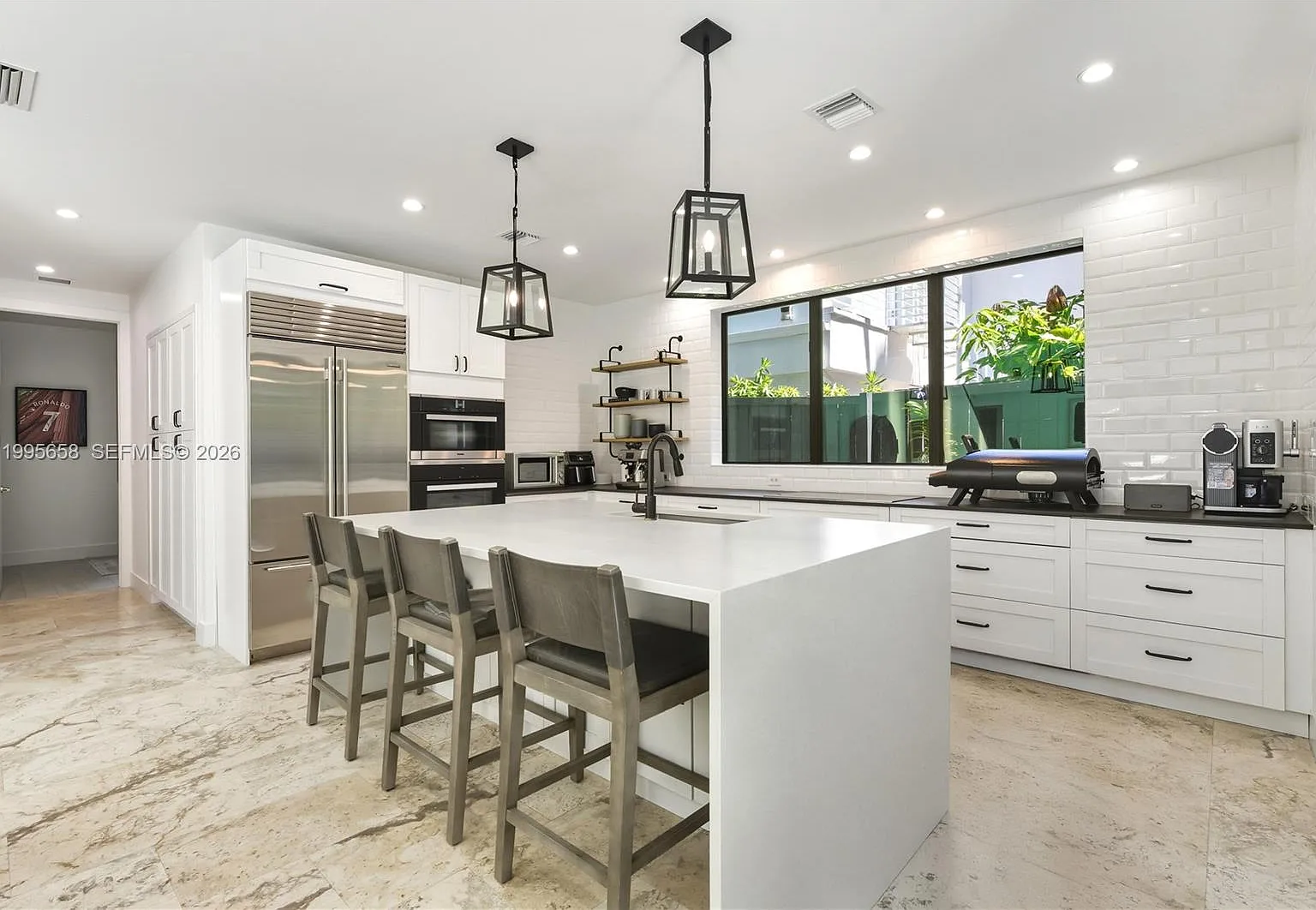 5 bed, 5.0 bath, 3629 sqft, $25,000 — Photo 2