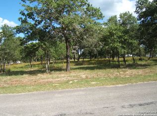 566 Cherry Rdg, Floresville, TX 78114