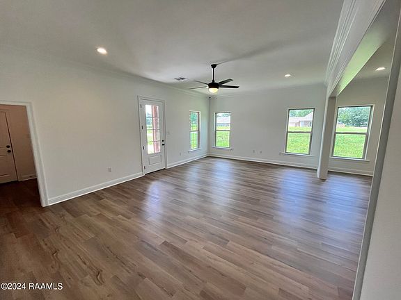 2nd image of 120 Oak Haven Dr
