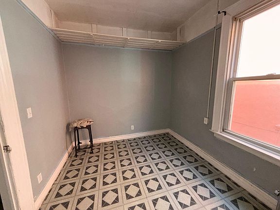 5th image of 1749 Melville St #1