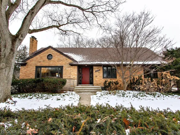 13135 Sherwood Dr, Huntington Woods, MI 48070