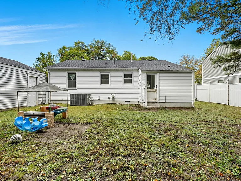 837 Tifton St — Photo 21