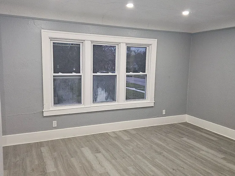 5211 Lakeview St — Photo 14