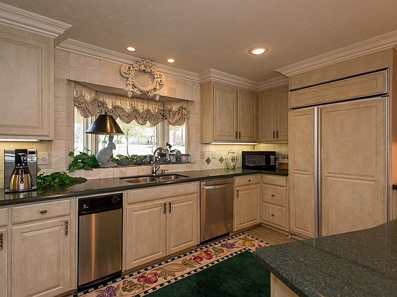 5th image of 144 Cedarwood