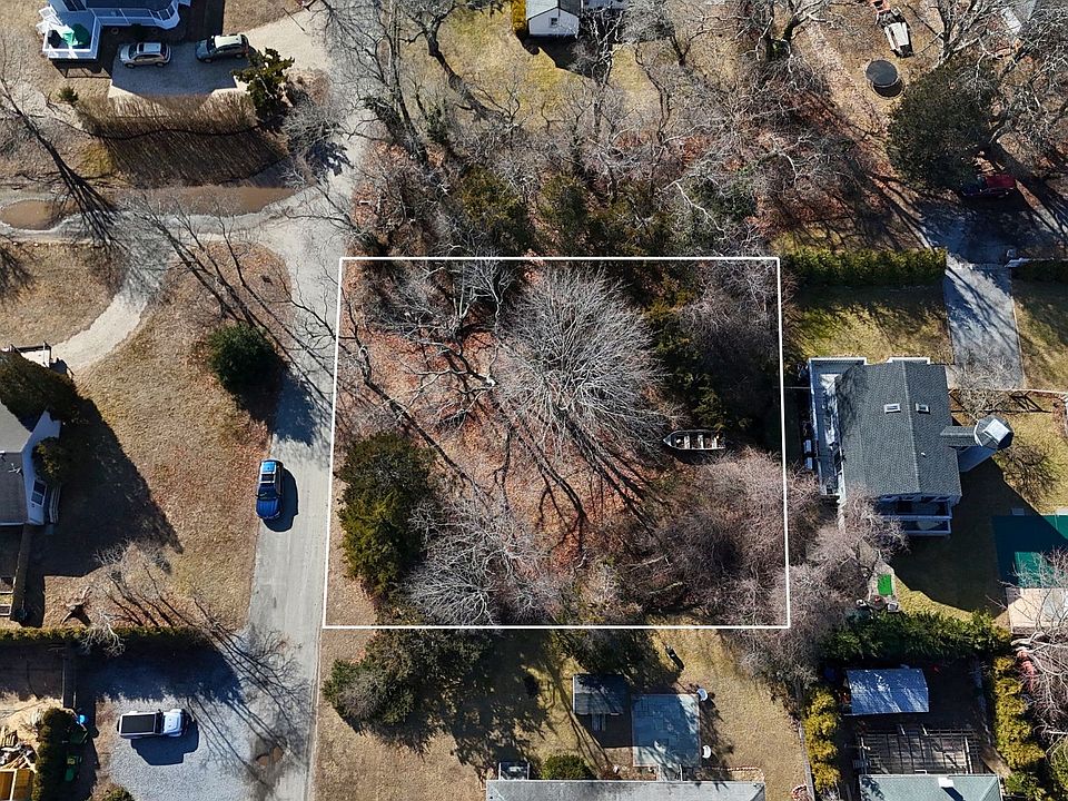 2nd image of 68 Peconic Ave