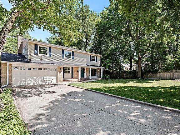 3rd image of 404 W Witchwood Ln