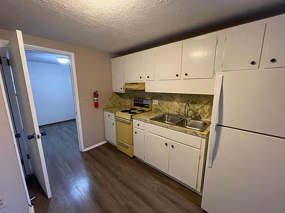 3rd image of 105 Lemay Dr APT 10