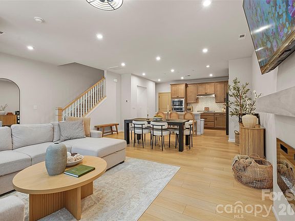 5th image of 115 Forest Lake Blvd #B