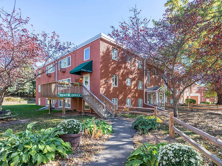 Pine Tree Park Apartments — Photo 27